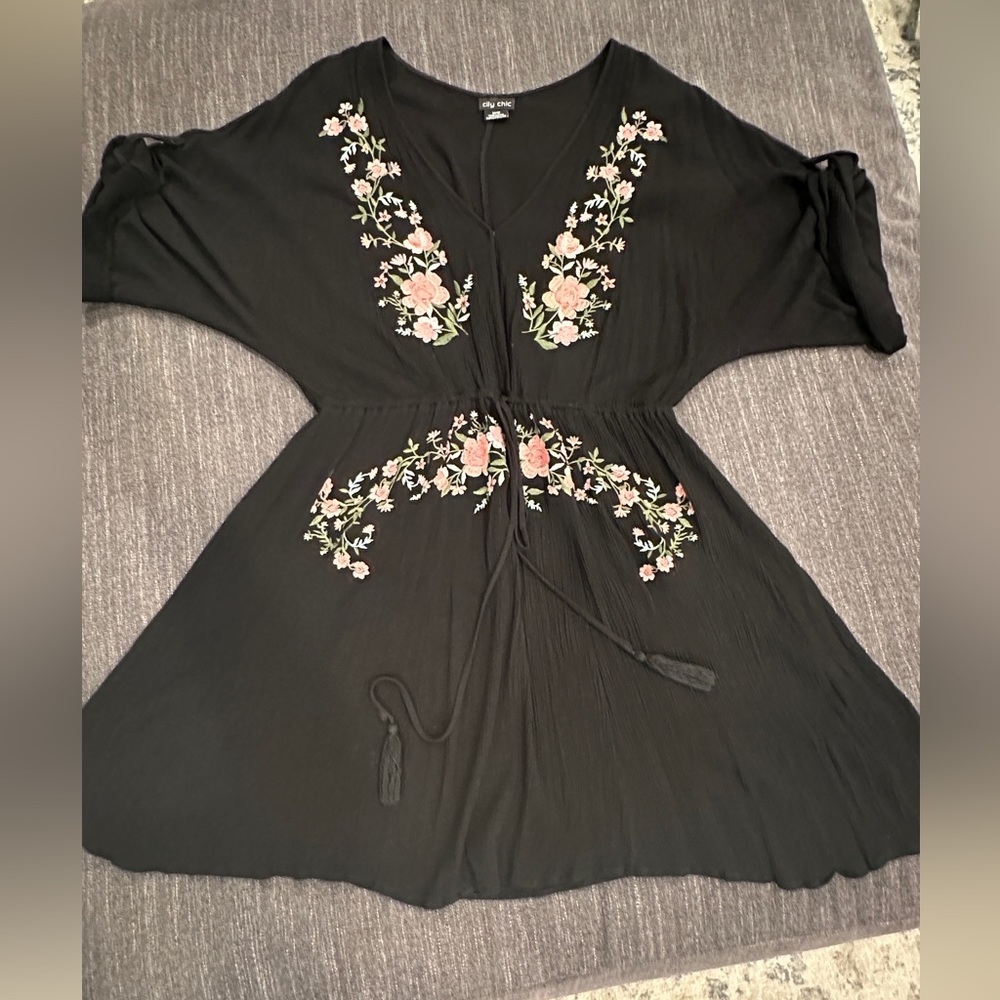 City Chic Floral Embroidered V-neck Boho Tunic Dress - Size 18W
